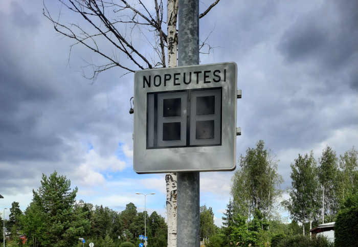 Nopeusnäyttötaulu.